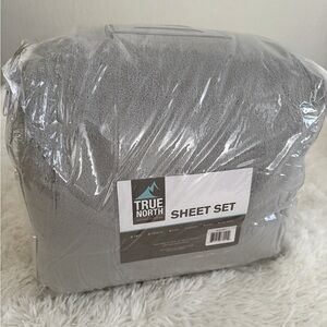 True North Queen Fleece Sheets New